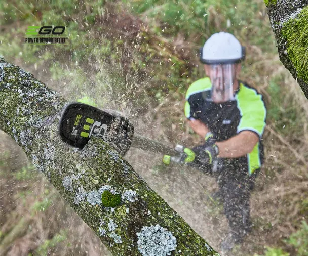 Motosierra profesional a batería para poda en altura EGO PSX2500