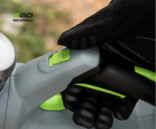 Cortasetos a batería EGO HT6500E para profesionales de la poda