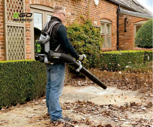 Soplador de mochila a batería EGO LB6002E para uso profesional